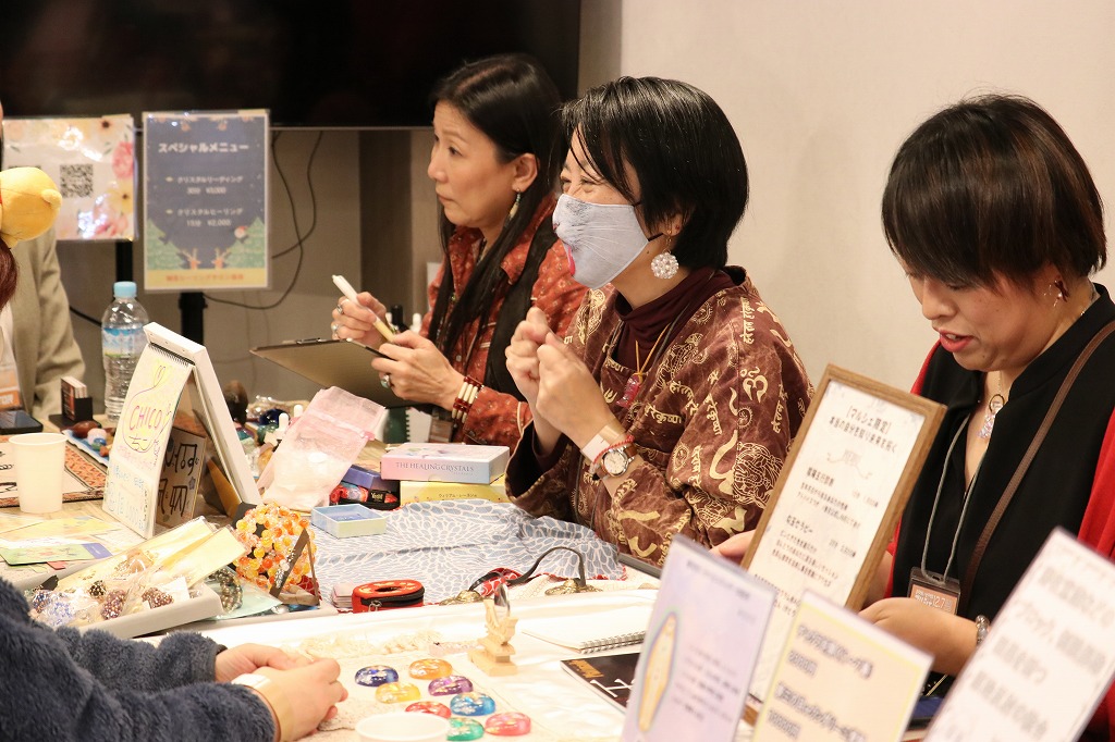 出展者と来場者の交流